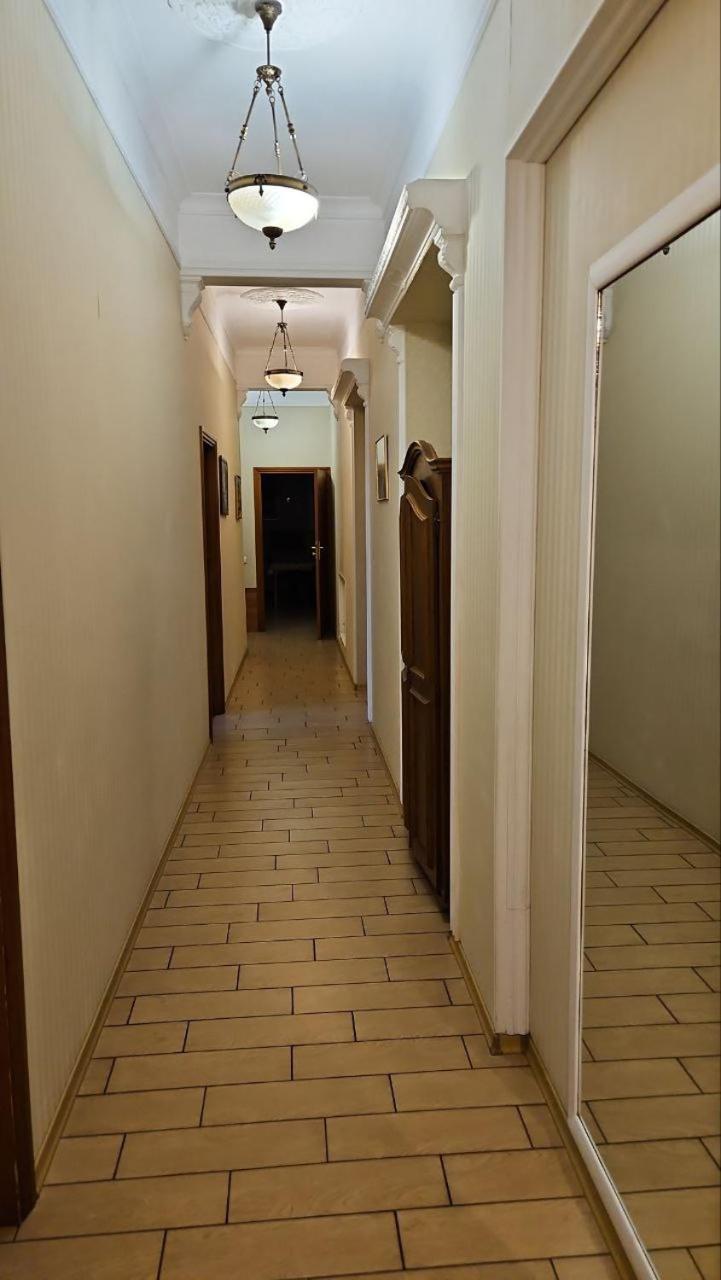 Bessarabka Apartments Kiev Bagian luar foto