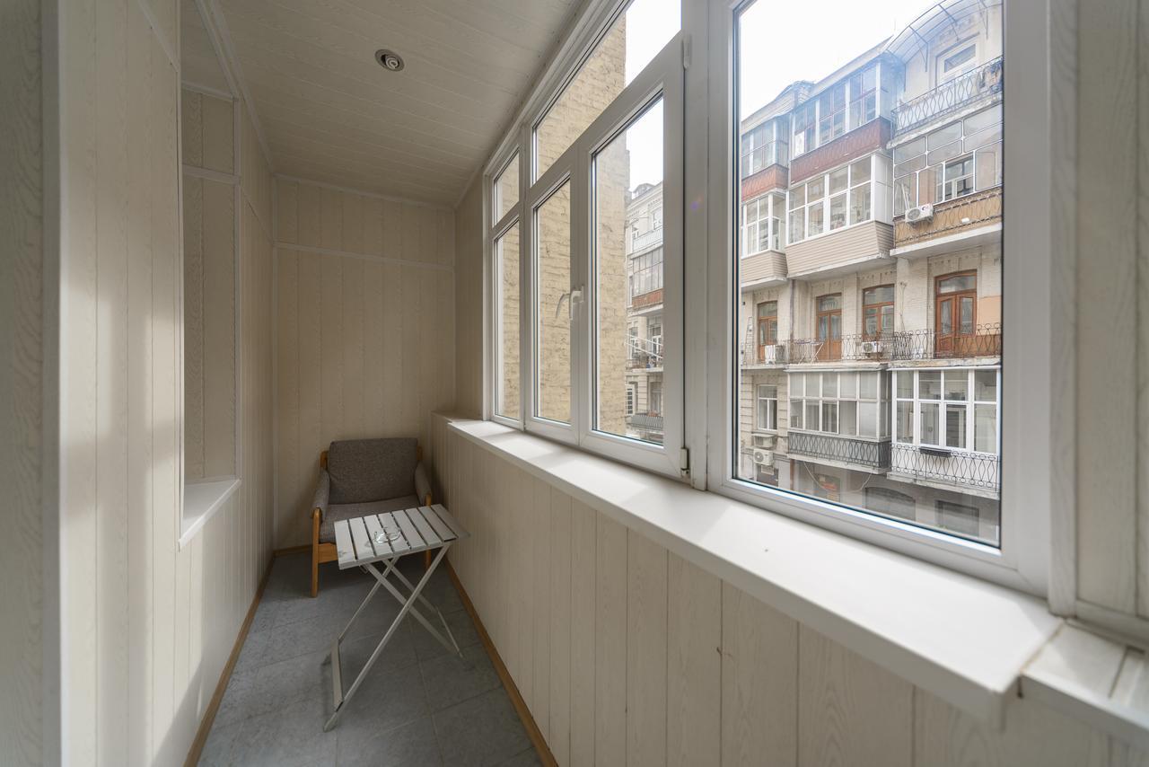Bessarabka Apartments Kiev Bagian luar foto